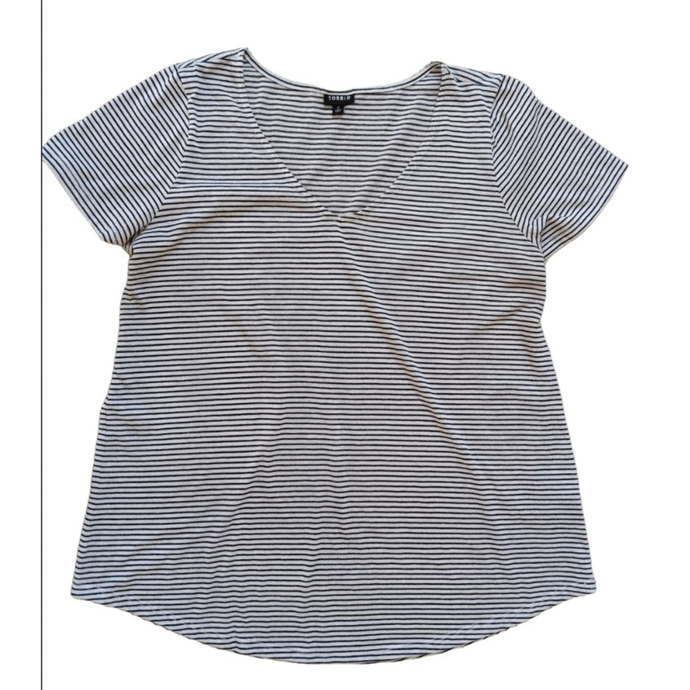 Women's Torrid Striped T-Shirt Size 2 White Black